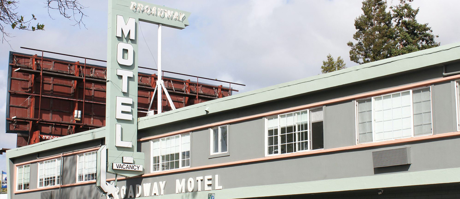 STAY AT OUR OAKLAND HOTEL LOCATED ON BROADWAY STREET