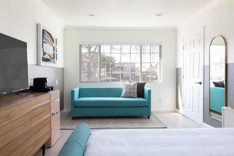 Signature Inn Berkeley Oakland - Queen room with sofa